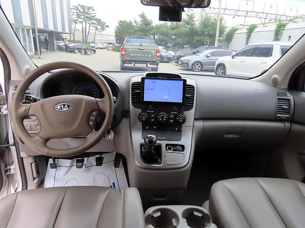 KIA Carnival - Vista 7