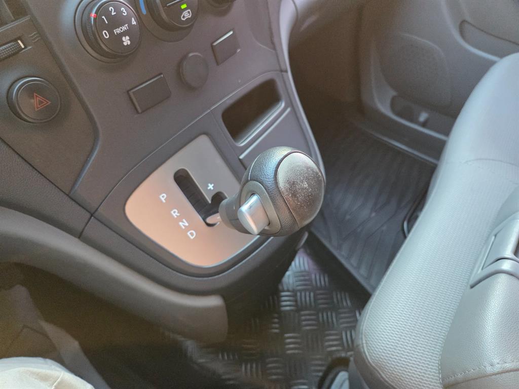 HYUNDAI Starex 2011 Blanco - Importación desde Corea - HF Imports Iquique - Foto 13