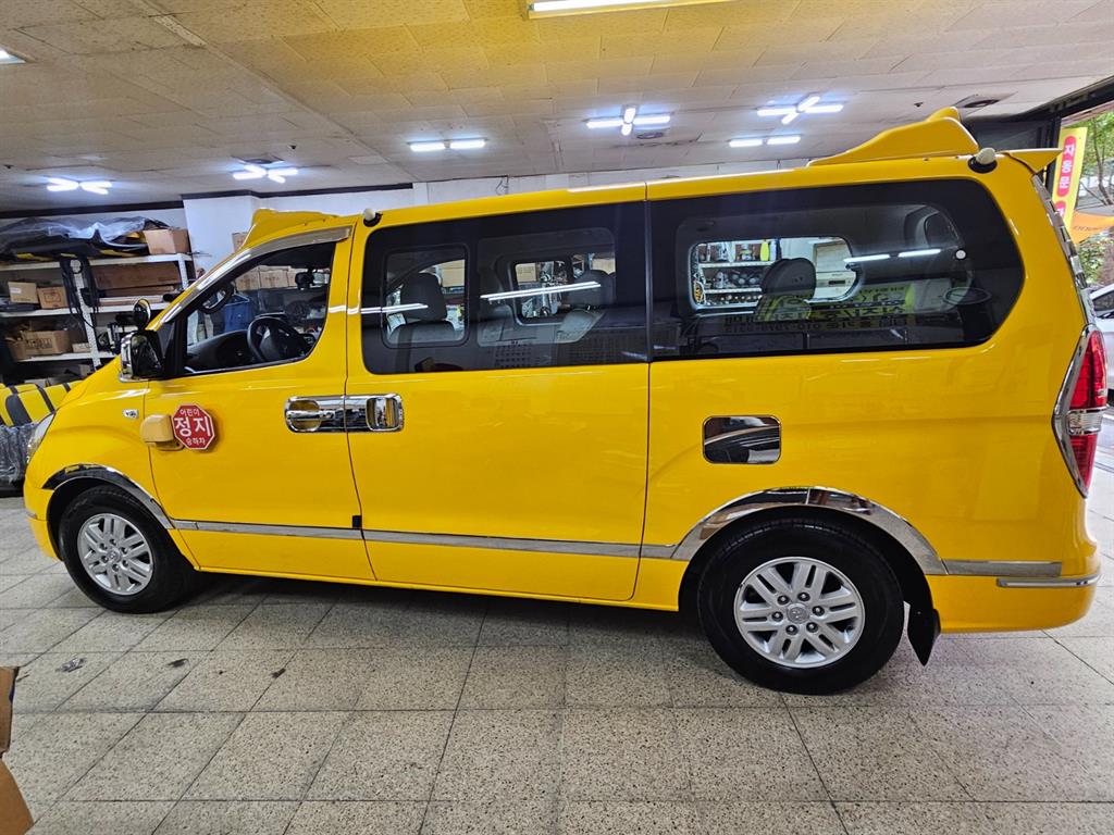 HYUNDAI Starex - Vista 5