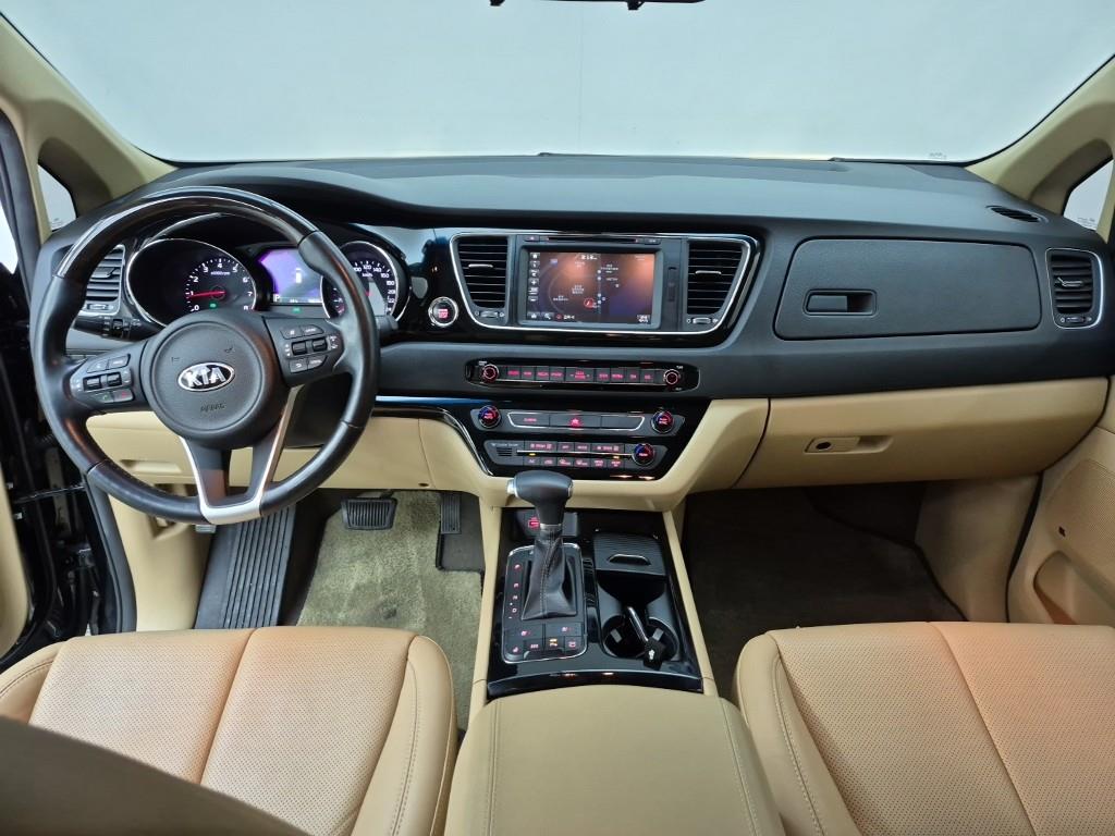 KIA Carnival - Vista 5
