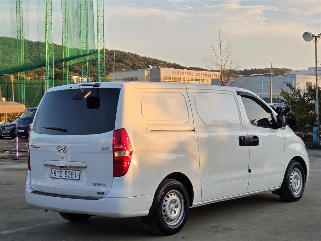 HYUNDAI Starex - Vista 4