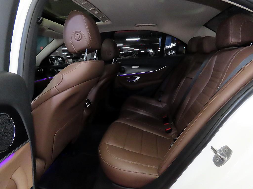 Mercedes Benz E class - Vista 7