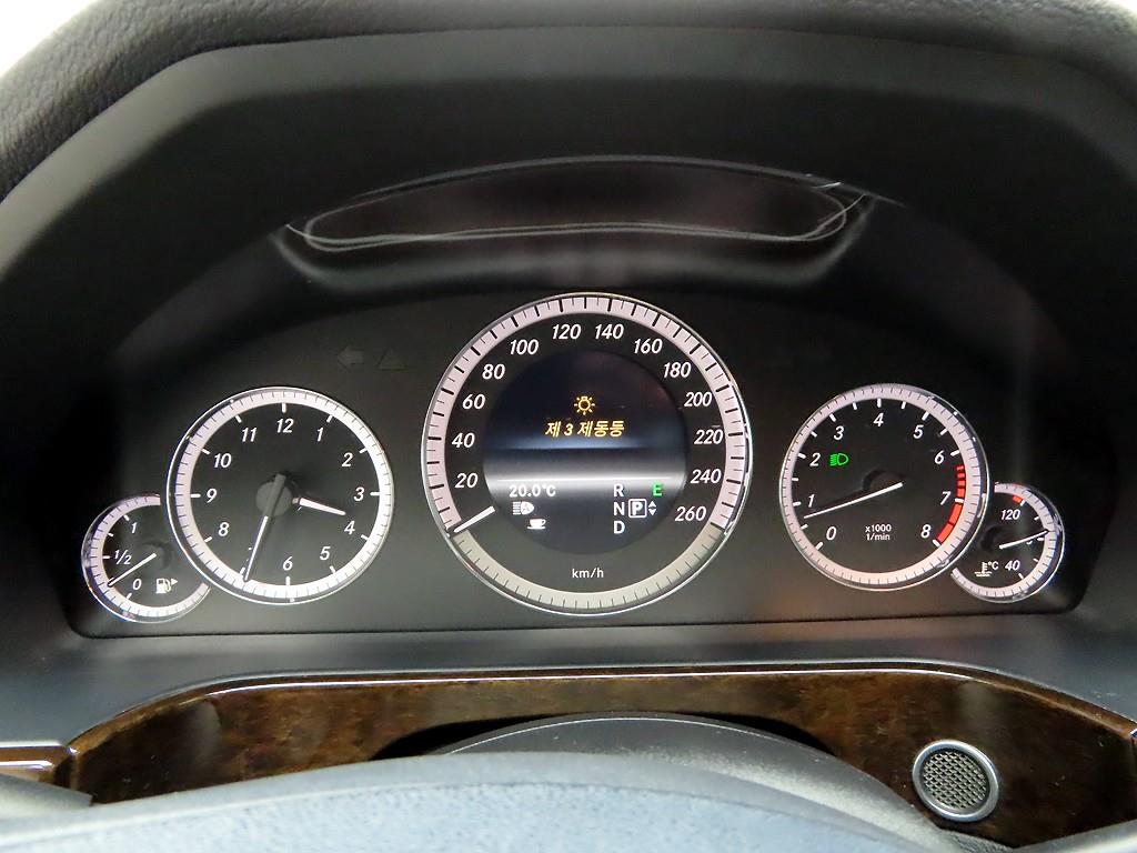 Mercedes Benz E class - Vista 5