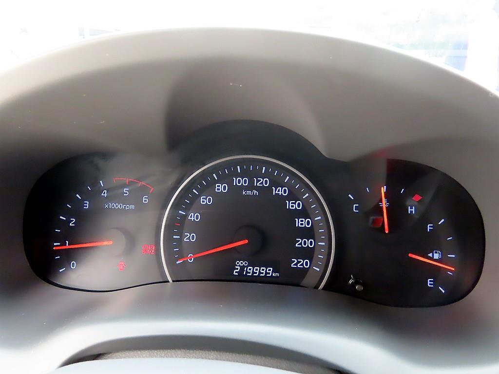 KIA Carnival - Vista 9