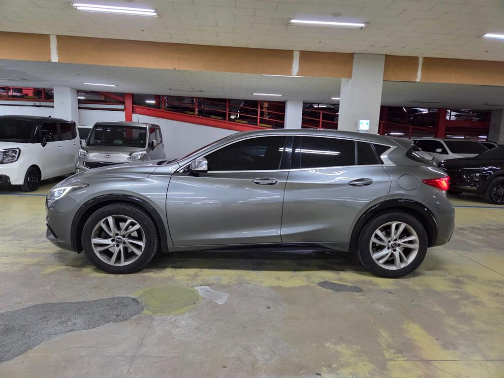 Infiniti Q - Vista 3