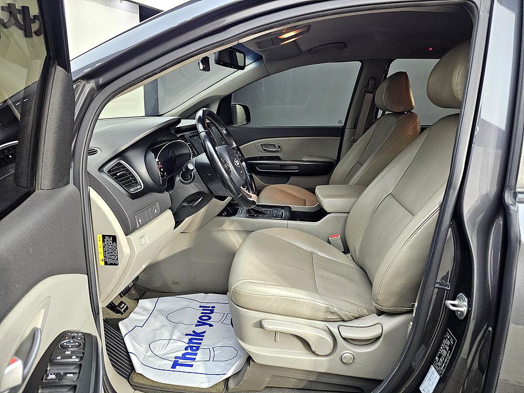 KIA Carnival - Vista 8