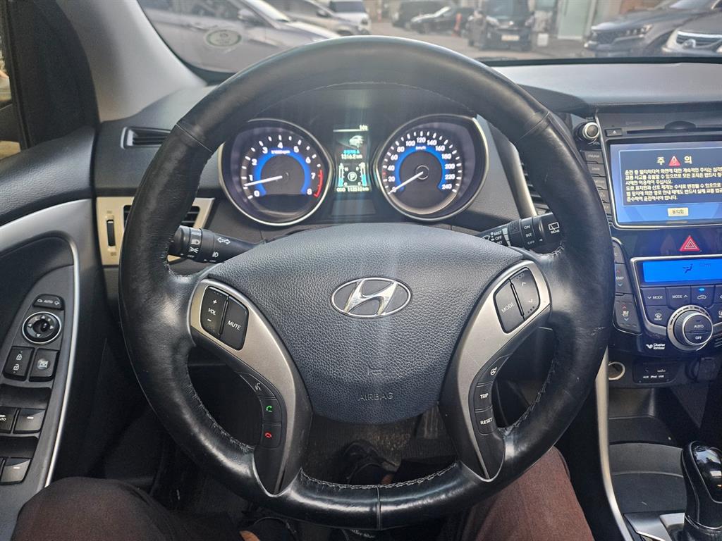 HYUNDAI i30 - Vista 7