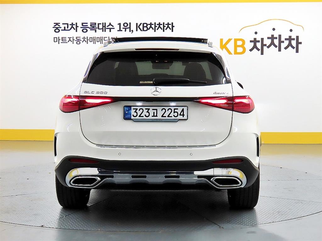 Mercedes Benz GLC Class - Vista 4