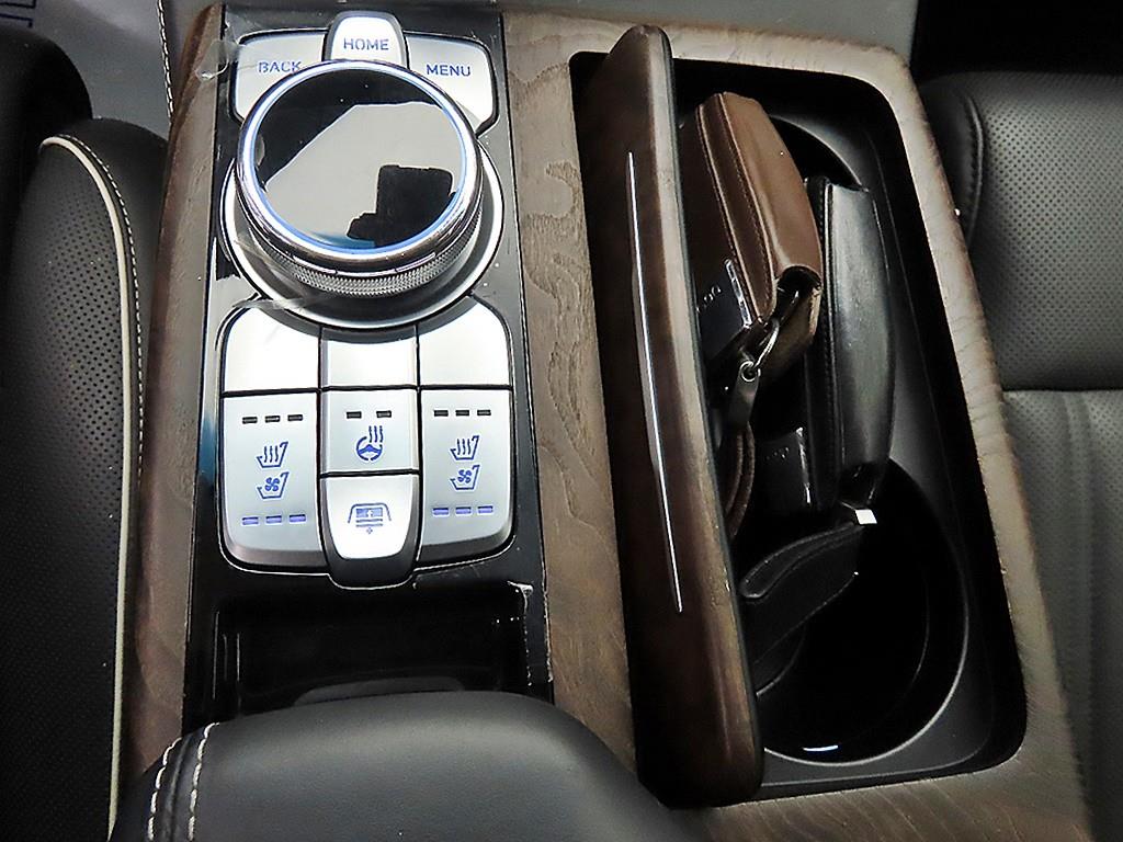 Genesis G90 - Vista 12