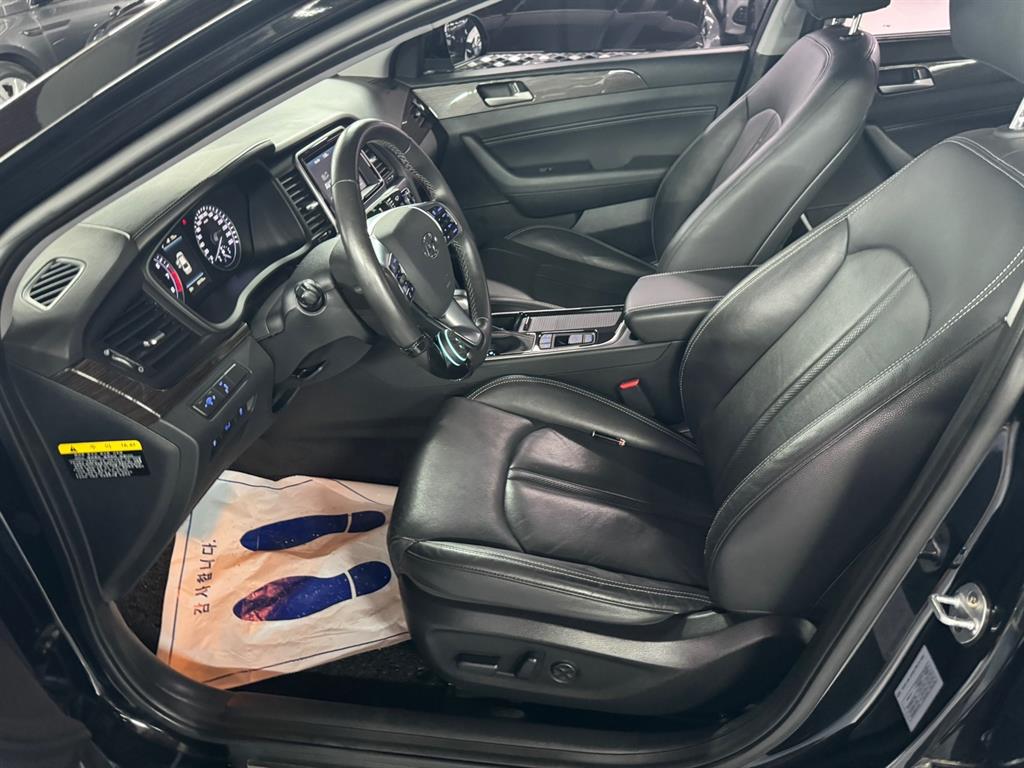 HYUNDAI Sonata - Vista 12
