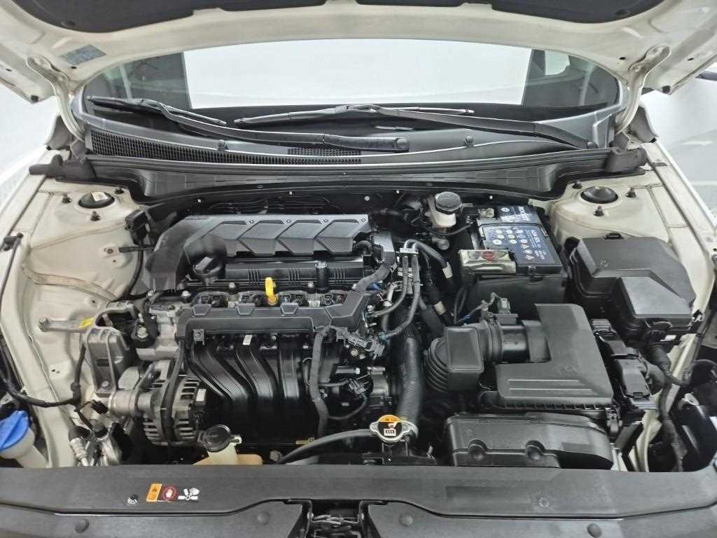 HYUNDAI Avante - Vista 5