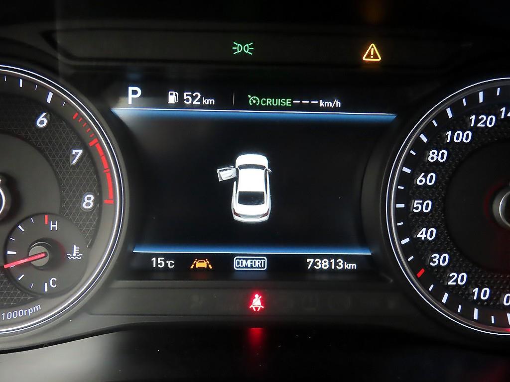 Genesis G70 - Vista 8