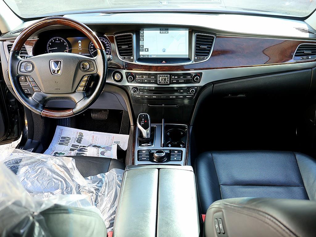 HYUNDAI Equus - Vista 9