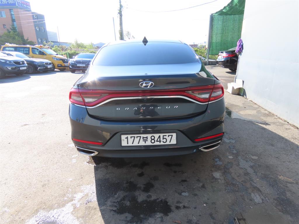 HYUNDAI Grandeur - Vista 9