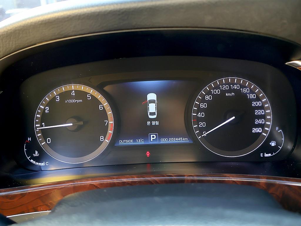 HYUNDAI Equus - Vista 11