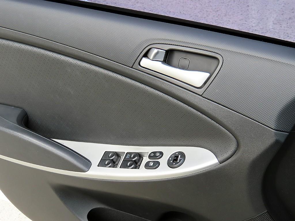 HYUNDAI Accent - Vista 11