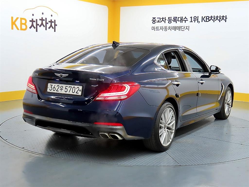 Genesis G70 - Vista 4