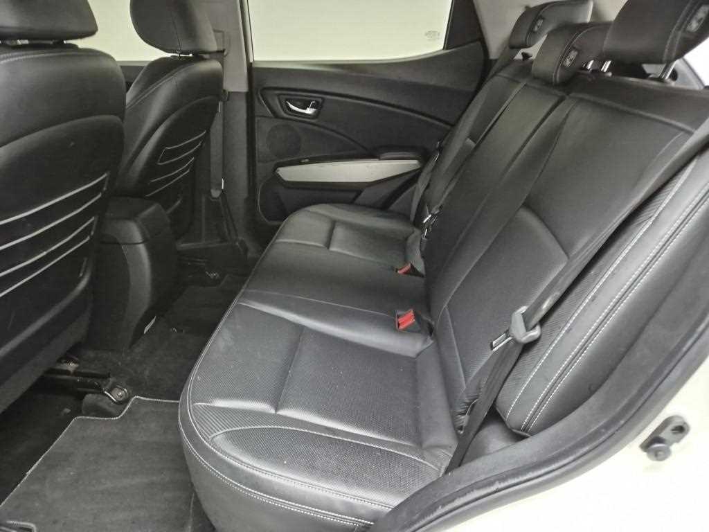 Ssangyong Tivoli - Vista 12