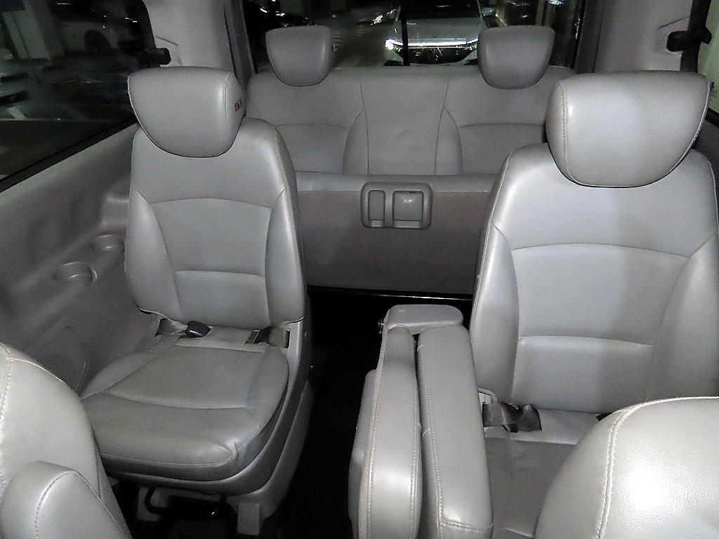 HYUNDAI Starex - Vista 8