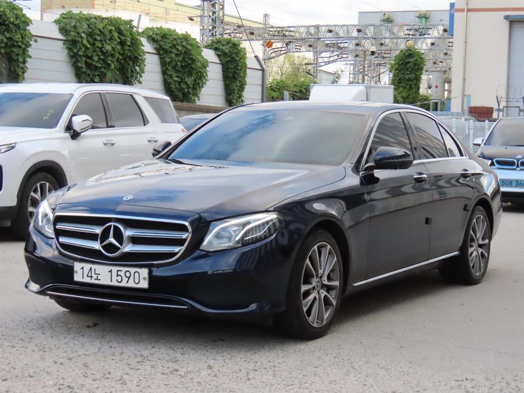 Mercedes Benz E class - Vista 3