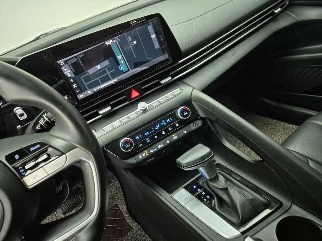 HYUNDAI Avante - Vista 10