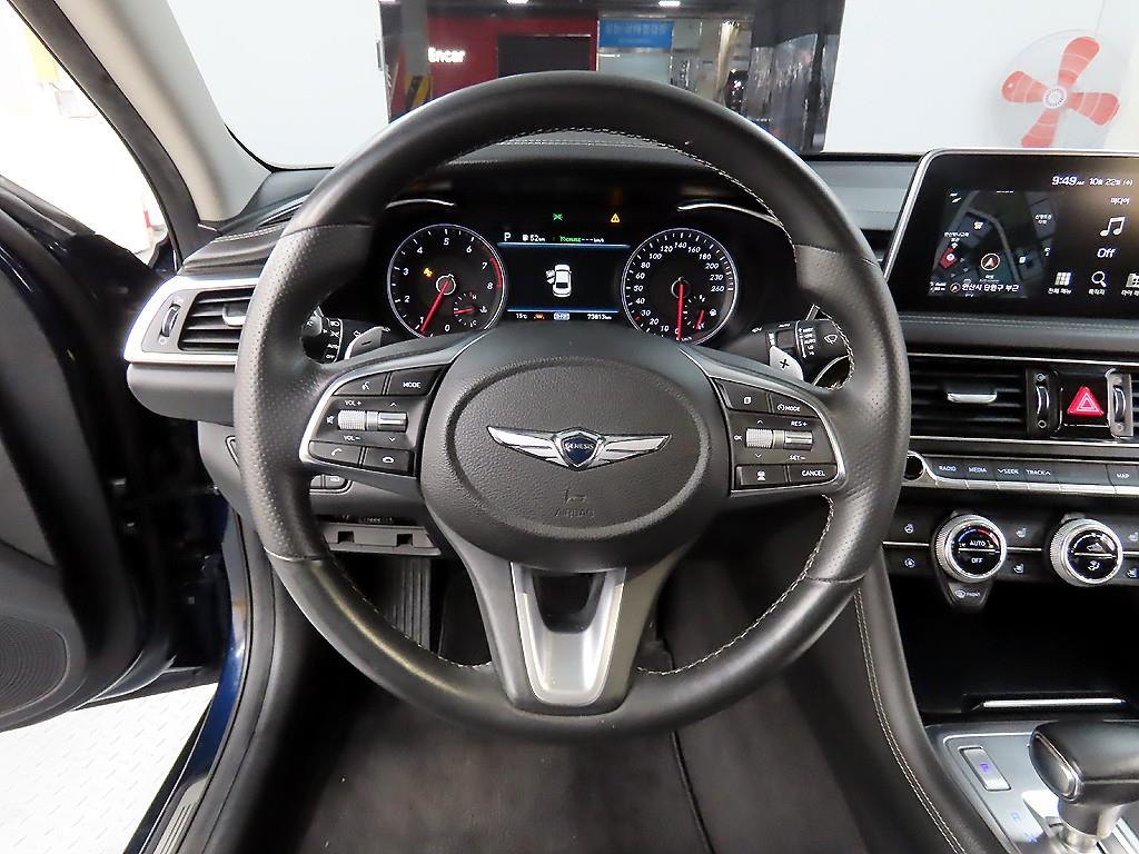 Genesis G70 - Vista 9