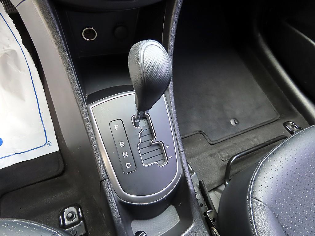 HYUNDAI Accent - Vista 10