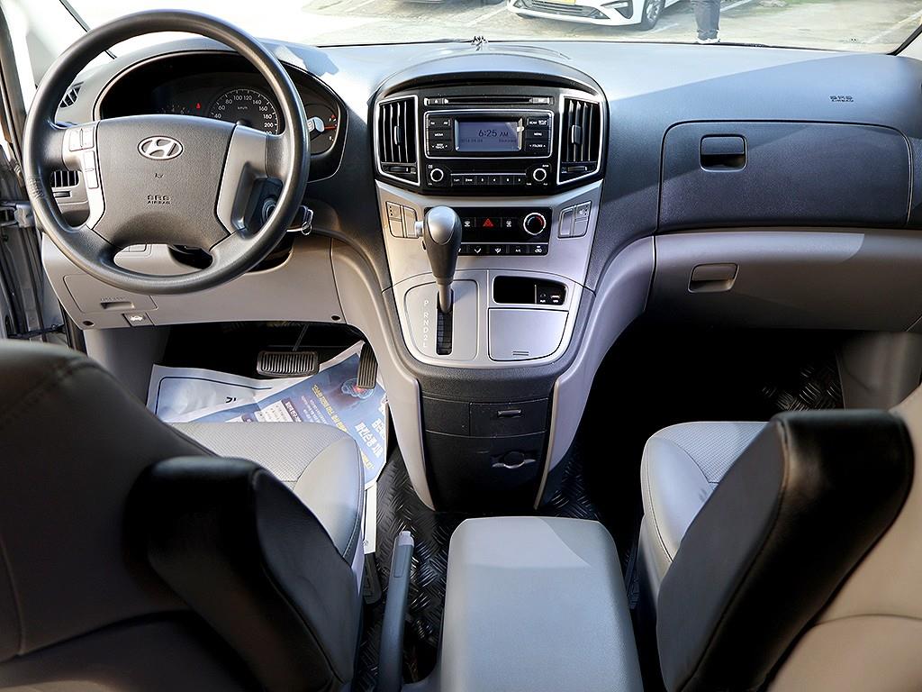 HYUNDAI Starex - Vista 9