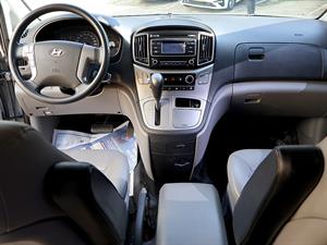 HYUNDAI Starex - Vista 10