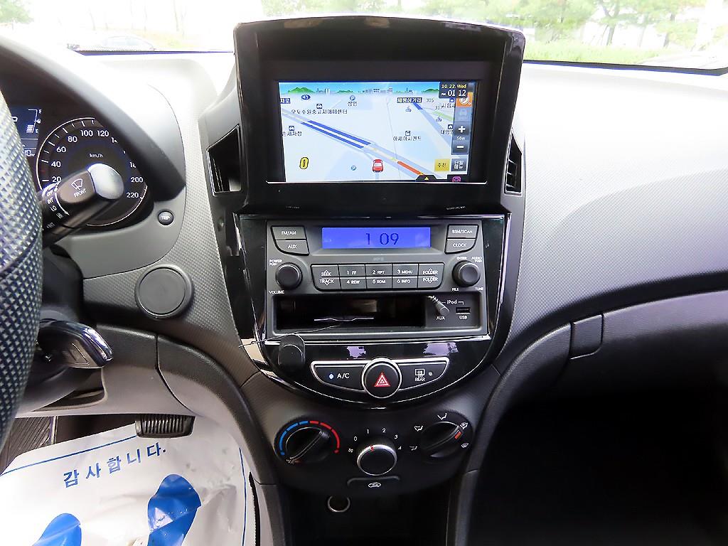 HYUNDAI Accent 2014 Blanco - Importación desde Corea - HF Imports Iquique - Foto 13