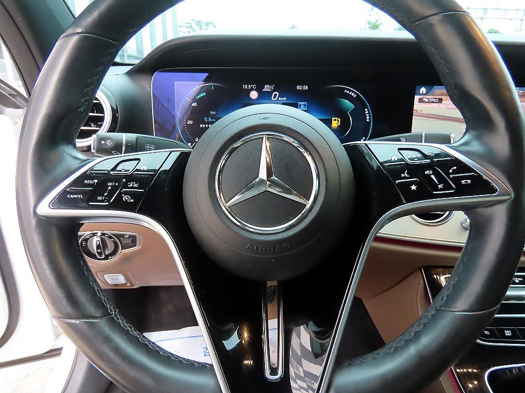 Mercedes Benz E class - Vista 8