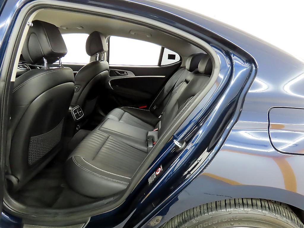 Genesis G70 - Vista 6