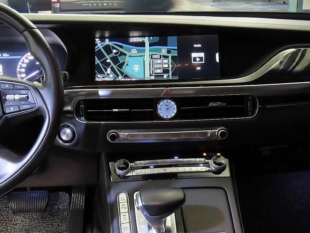 Genesis G90 - Vista 11