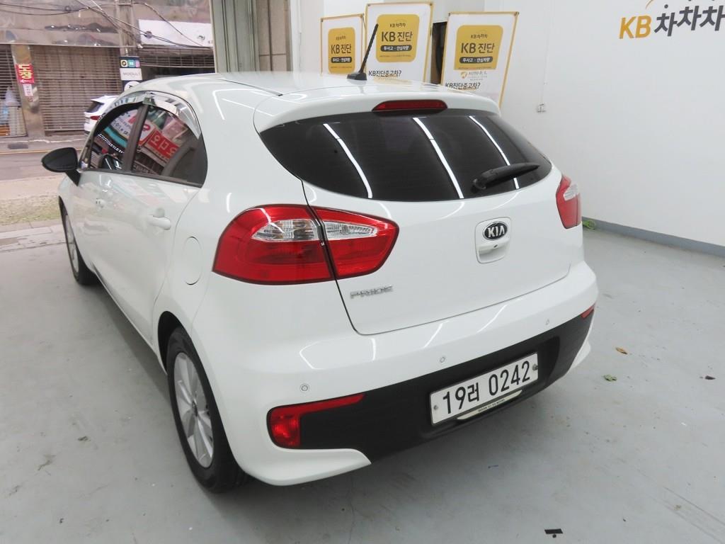 KIA Pride - Vista 4