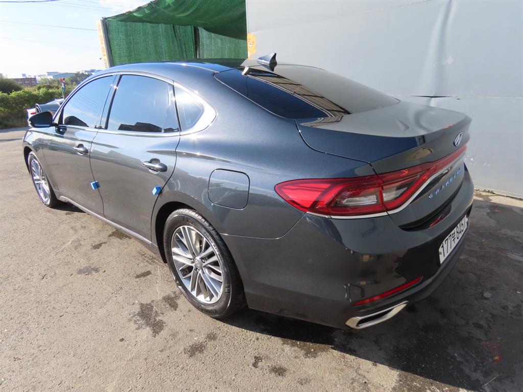 HYUNDAI Grandeur - Vista 7