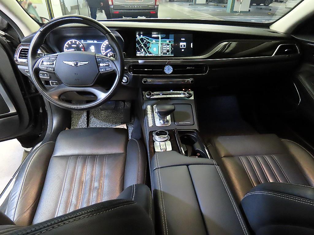 Genesis G90 - Vista 10