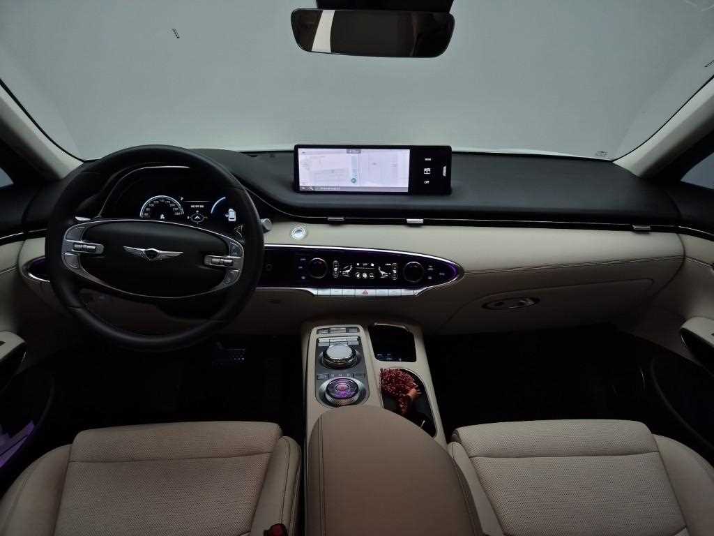 Genesis GV70 - Vista 7