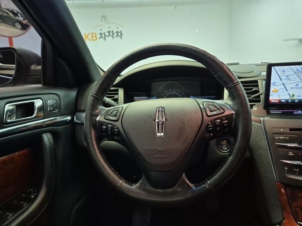 Lincoln MKS - Vista 9