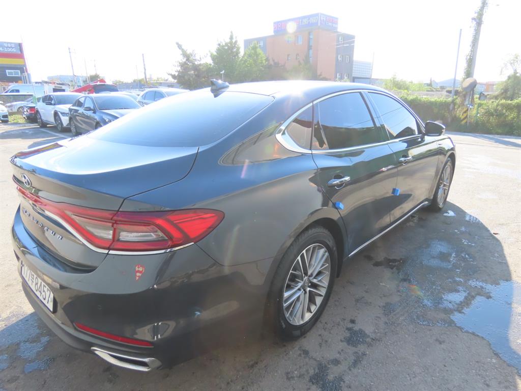 HYUNDAI Grandeur - Vista 5