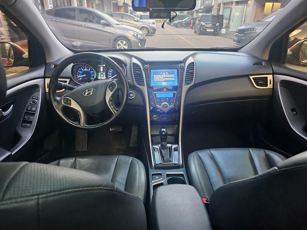 HYUNDAI i30 - Vista 8