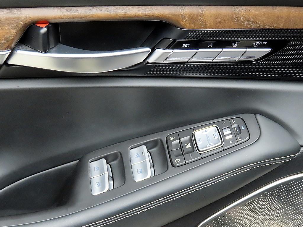 Genesis G90 - Vista 11