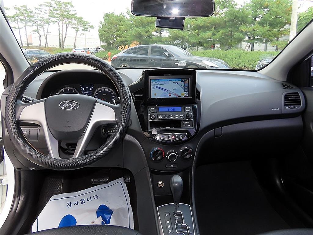 HYUNDAI Accent - Vista 7