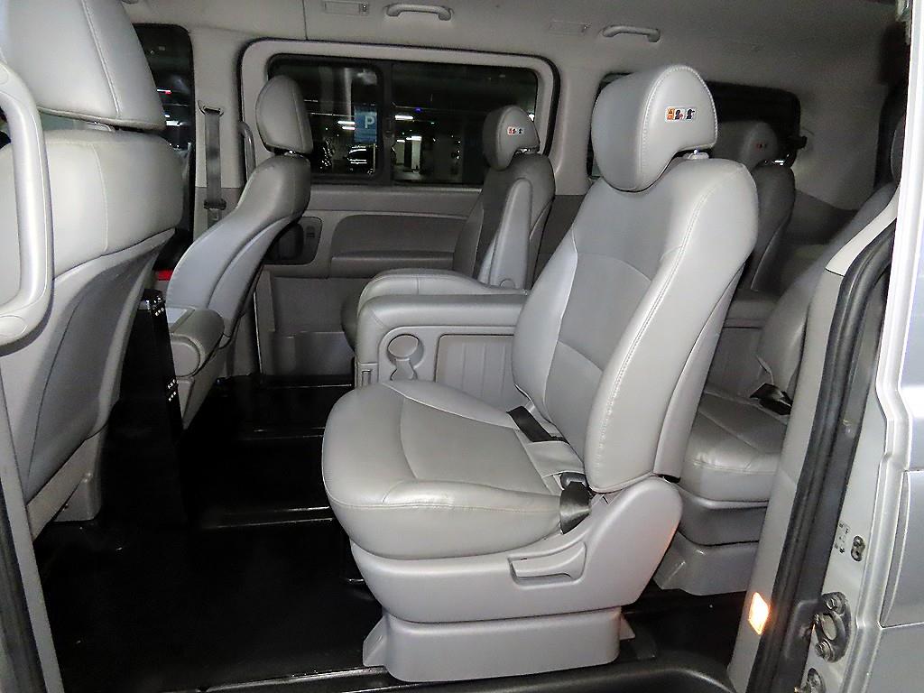 HYUNDAI Starex - Vista 7