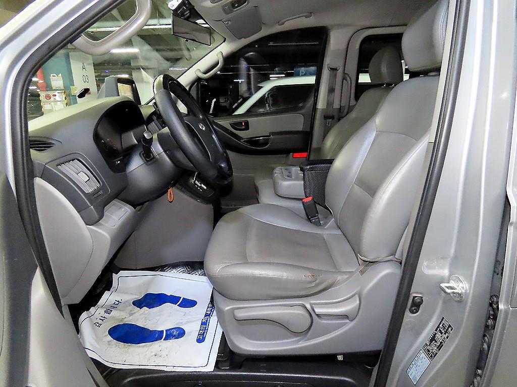 HYUNDAI Starex - Vista 6