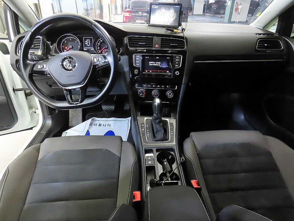 Volkswagen Golf - Vista 10