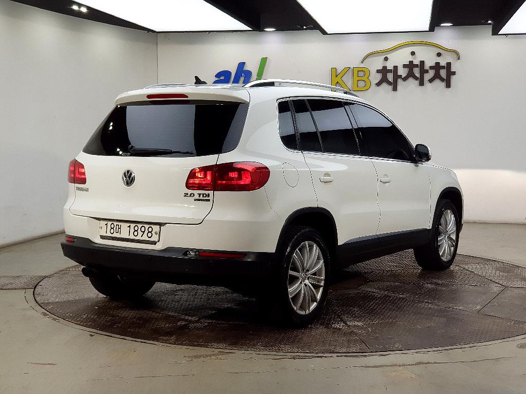 Volkswagen Tiguan - Vista 4
