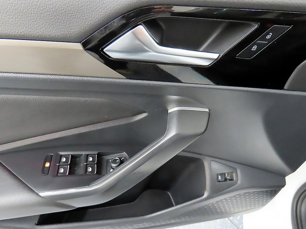 Volkswagen Jetta - Vista 11