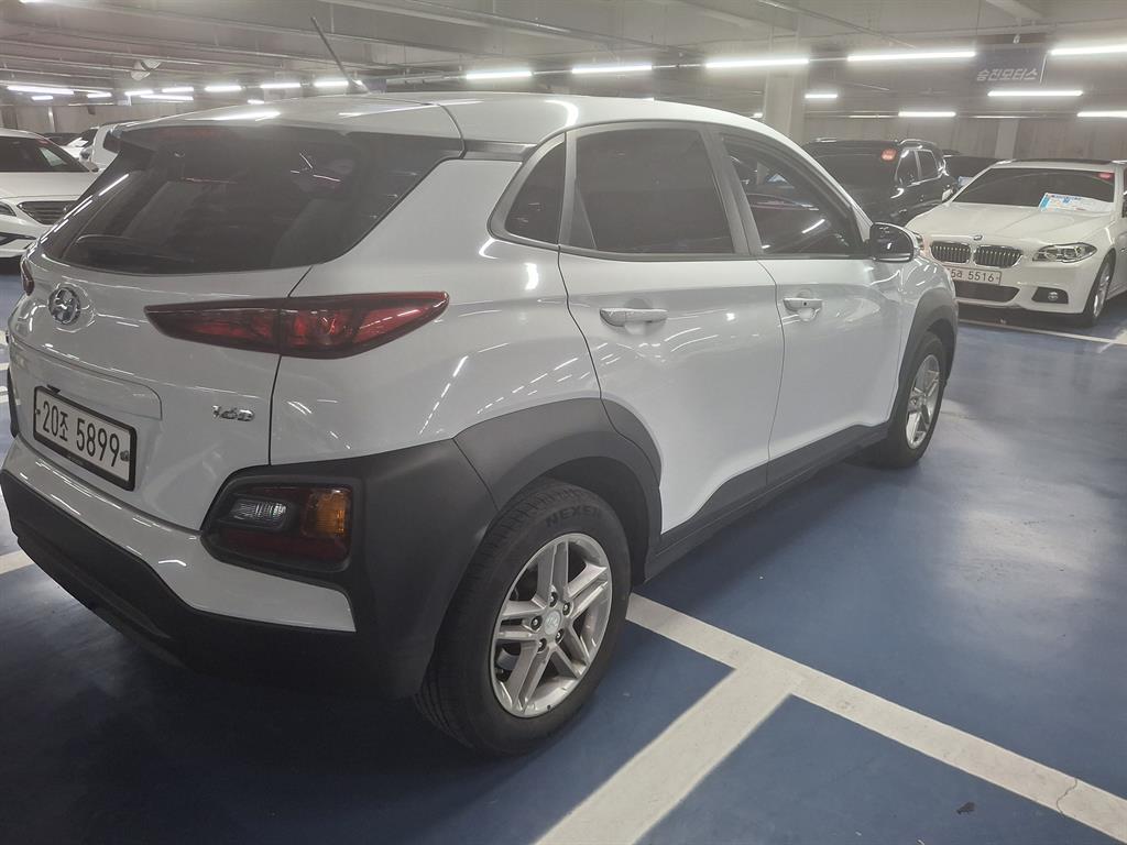 HYUNDAI Kona - Vista 4