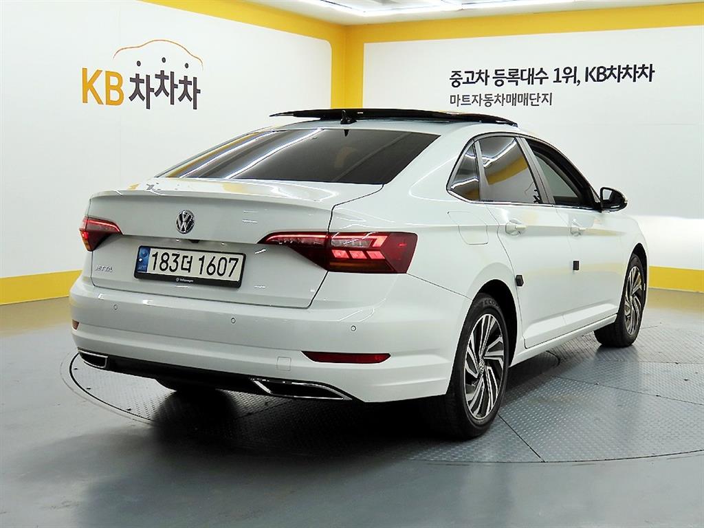 Volkswagen Jetta - Vista 4