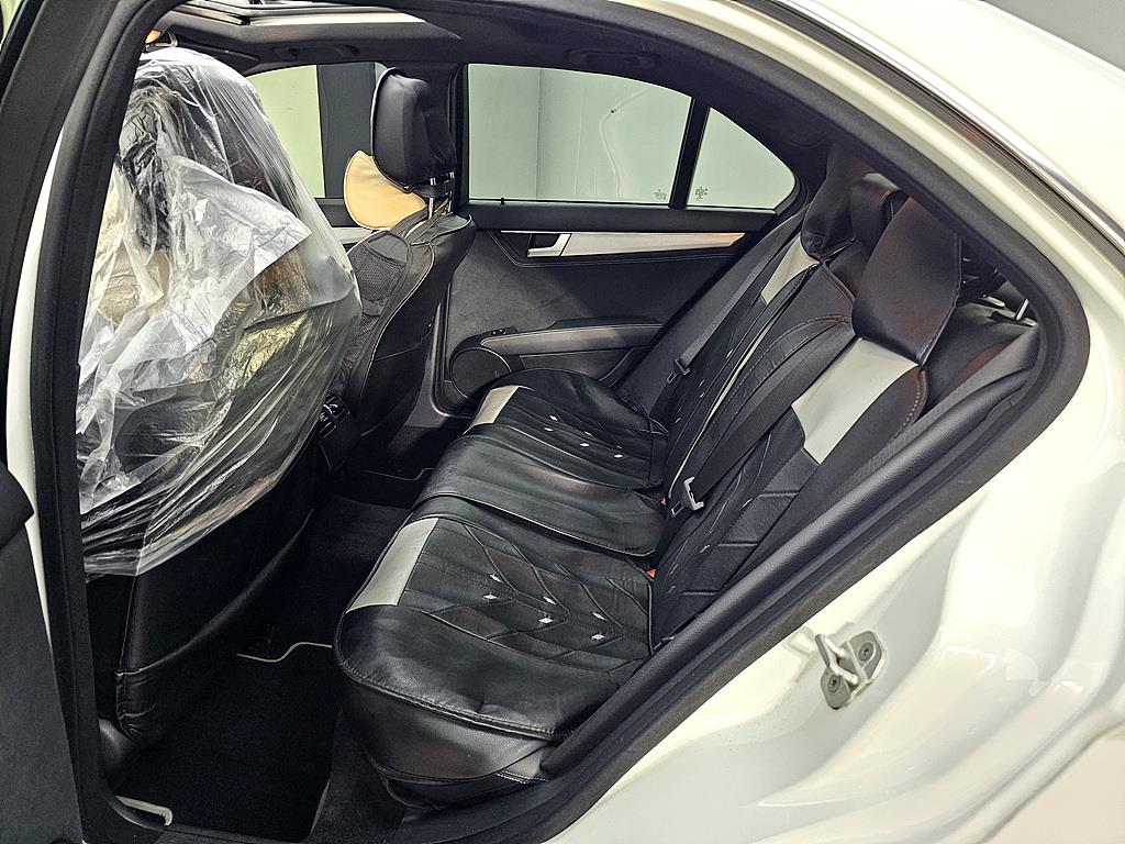 Mercedes Benz C Class - Vista 9